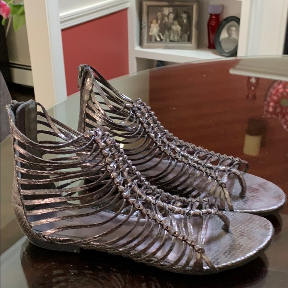 ❤️Apt  9 sandals silver metallic like new 6.5❤️